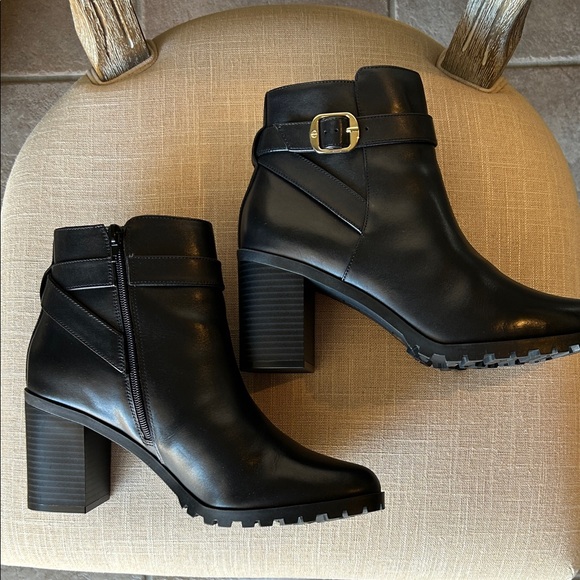 Giani Bernini Black Ankle Boots with Buckle Detail - Picture 1 of 14